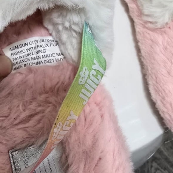 Juicy Couture Sun city Girls Slip On Faux Fur Slippers Size 5M🌴 - Picture 2 of 4